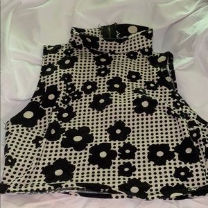 CUTE CROP TOP WITH FLOWERS